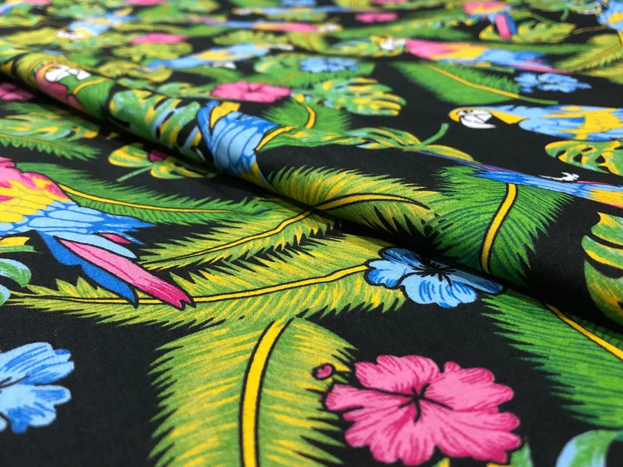 100% Cotton Poplin PRINT   58" wide RETRO BEACH available in 4 different prints pink ,orange, blue ,yellow ,green waves / black jungle with pink and blue parrots and flowers / blue with lavender pink flowers and black and white floral