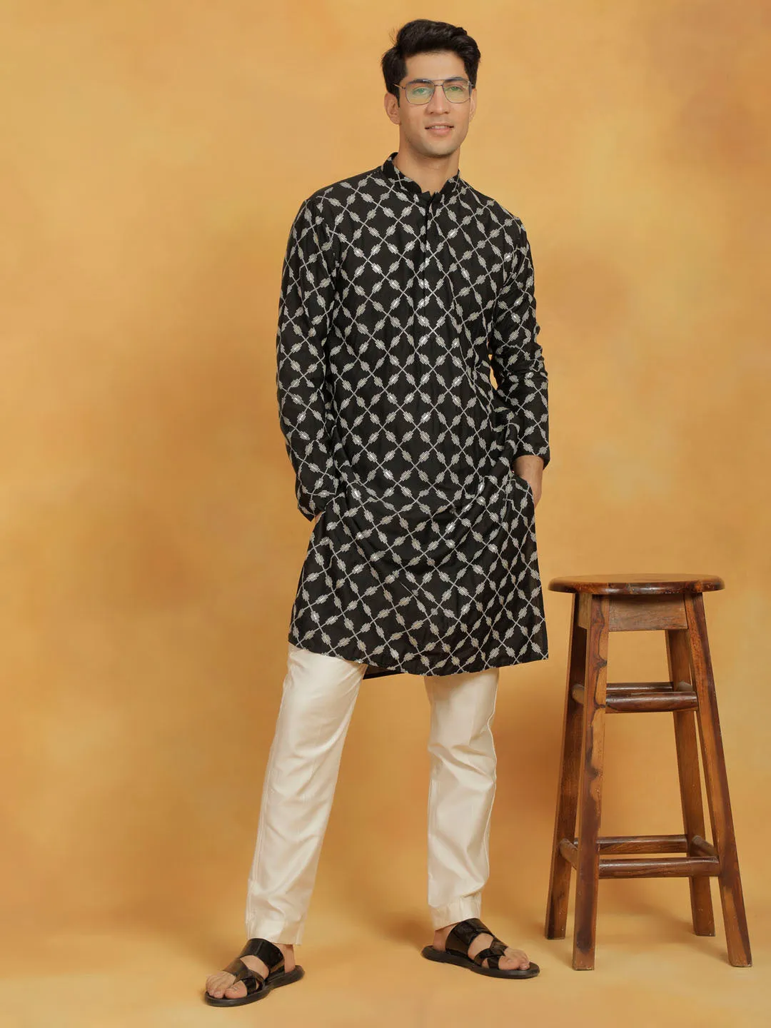 VASTRAMAY Embroidered Cotton Kurta Pyjama Set