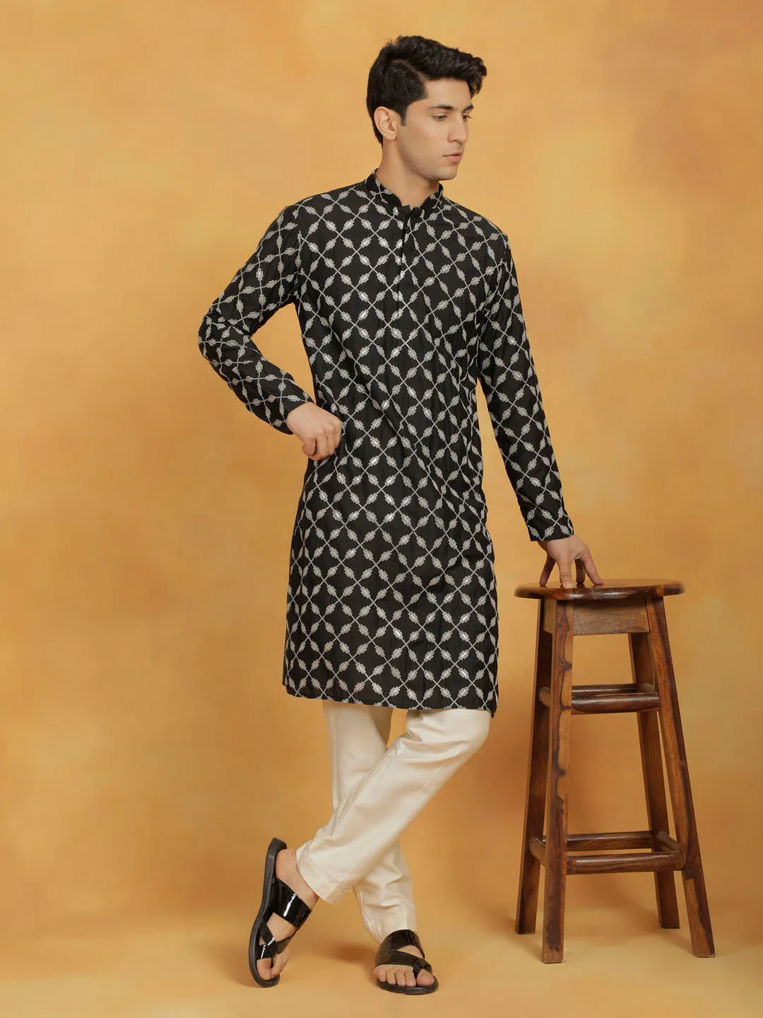 VASTRAMAY Embroidered Cotton Kurta Pyjama Set